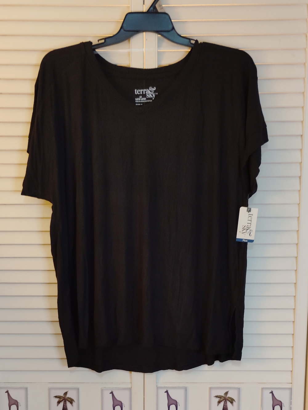 Terra & Sky Short Sleeve Black Tunic Tee